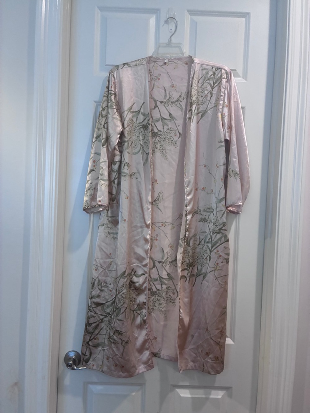 Source‎ Unknown Pink Floral Satin Kimono Cape